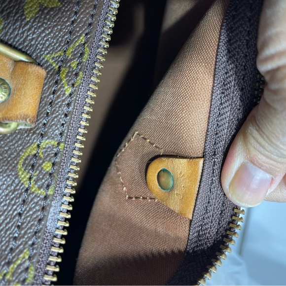 Louis Vuitton Speedy 35 in Monogram comes with lock , key and dust bag,preloved. - Picture 10 of 15